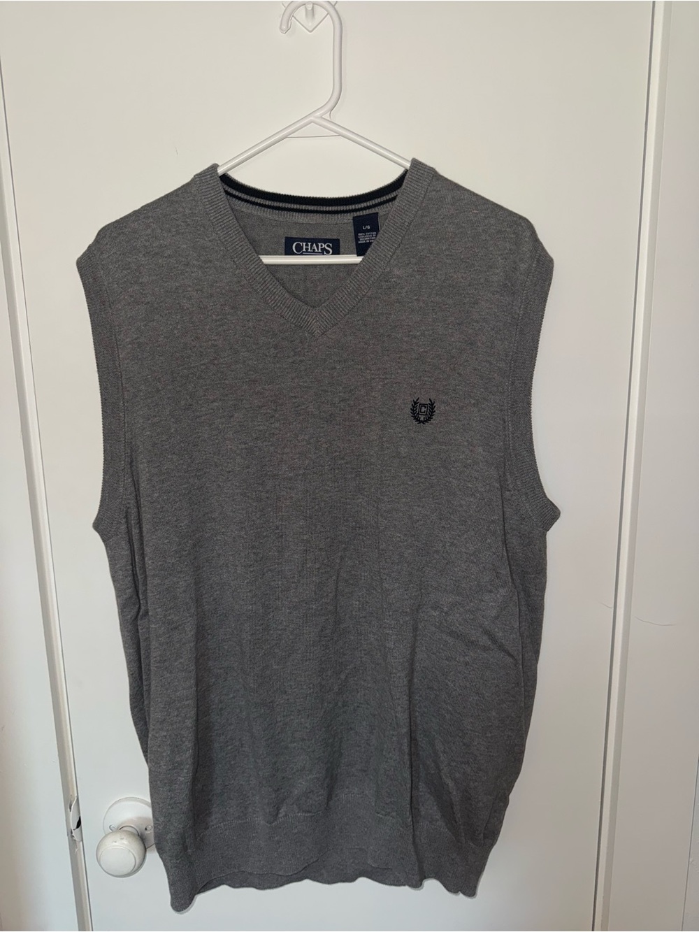 Chaps Men's Gray V-Neck Sweater Vest